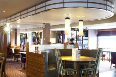 фото отеля Premier Inn Glasgow Newton Mearns