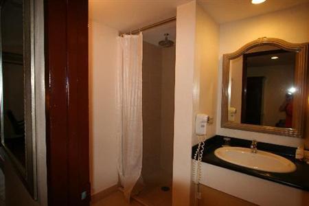 фото отеля Subic Bay Travelers Hotel