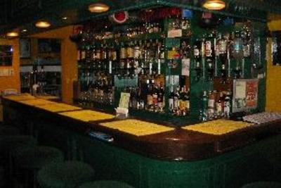 фото отеля Drifters Apartel & British Pub