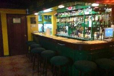 фото отеля Drifters Apartel & British Pub
