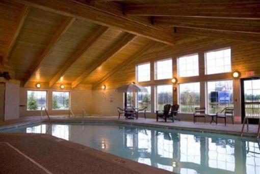 фото отеля AmericInn Lodge & Suites Charlevoix