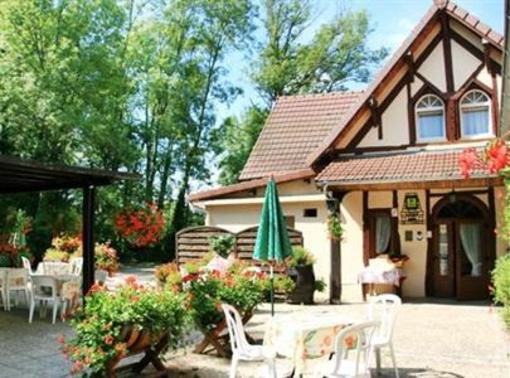 фото отеля Hotel Doubs Rivage Charette-Varennes