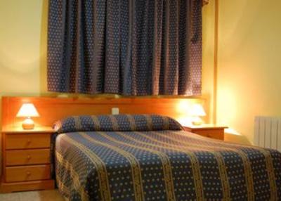 фото отеля Hostal Cuatro Caños Alcala de Henares