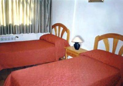 фото отеля Hostal Cuatro Caños Alcala de Henares