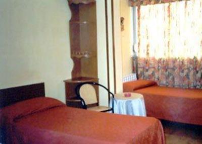 фото отеля Hostal Cuatro Caños Alcala de Henares