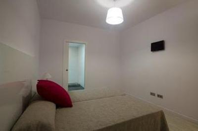 фото отеля Marshall Apartments Valencia
