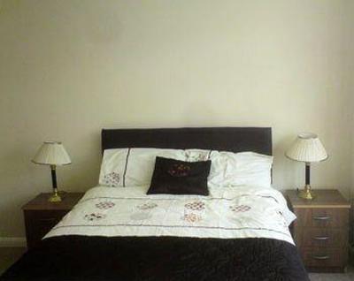 фото отеля Three Bridges Bed and Breakfast Crawley