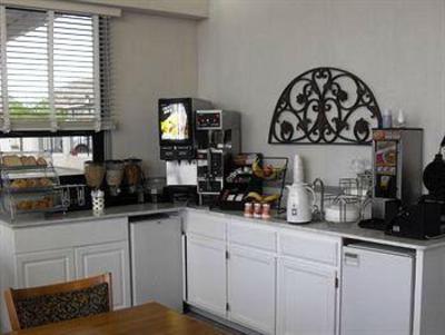 фото отеля Super 8 Wendover
