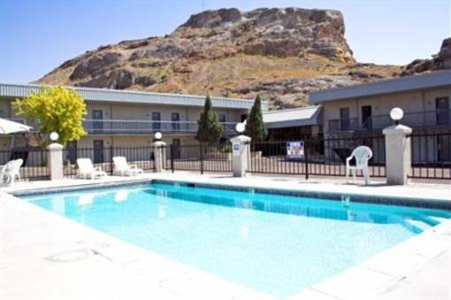 фото отеля Super 8 Wendover