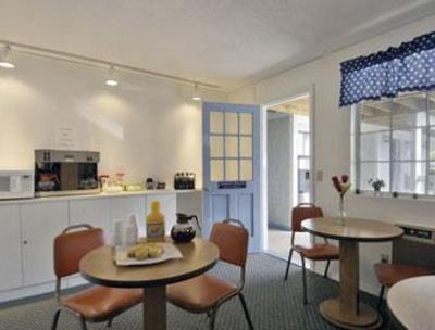 фото отеля Travelodge Cape Cod West Dennis