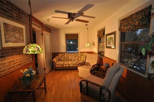 фото отеля After Eight Bed & Breakfast