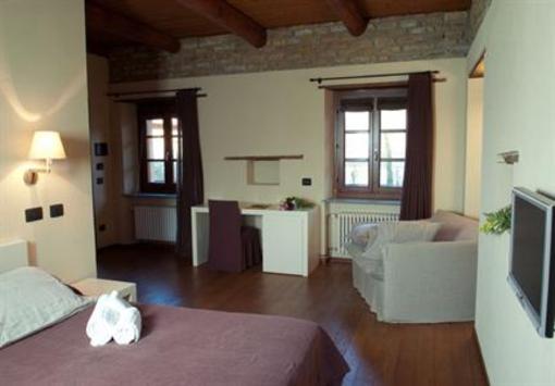фото отеля I Tre Poggi Farm Holidays Canelli