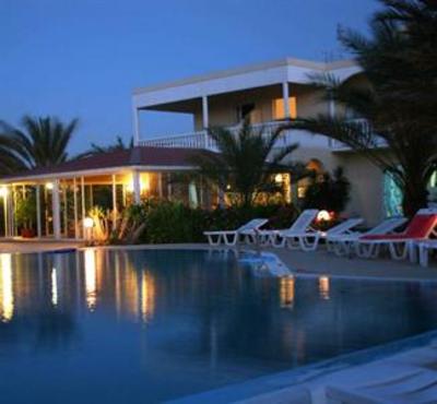 фото отеля Paras Beach Apartments