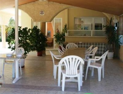 фото отеля Paras Beach Apartments