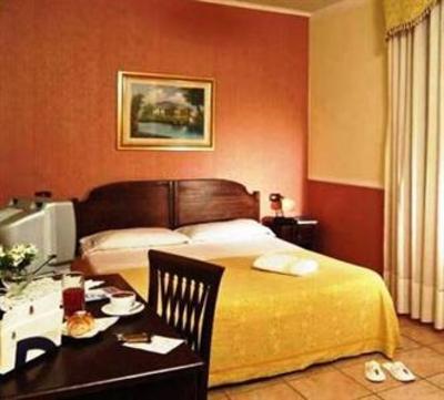 фото отеля Hotel Carlo III Naples