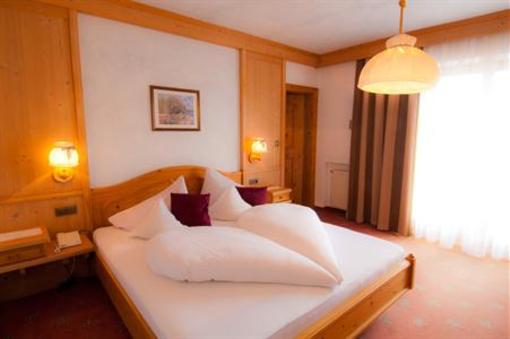фото отеля Hotel Alpenhof Tirolo