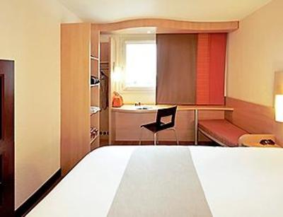 фото отеля Ibis Barcelona Hotel Sta. Coloma