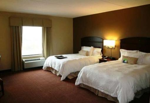фото отеля Hampton Inn & Suites West Madison