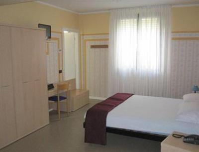 фото отеля Hotel Saturnia Gardone Riviera