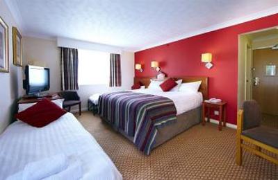 фото отеля Village Hotel Hyde