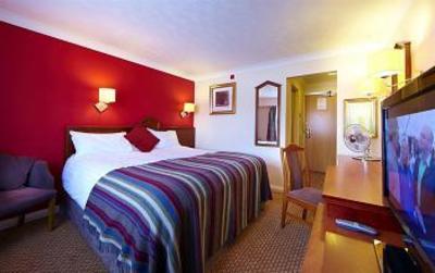 фото отеля Village Hotel Hyde