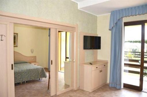 фото отеля Hotel Caravel Limone sul Garda