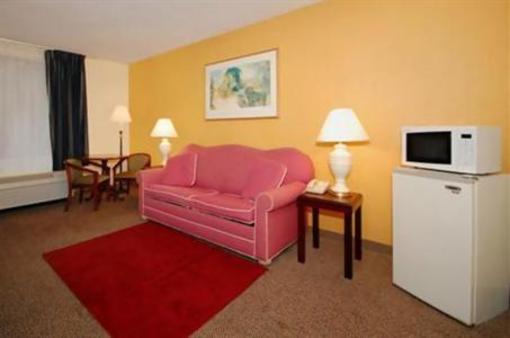 фото отеля Days Inn & Suites College Park