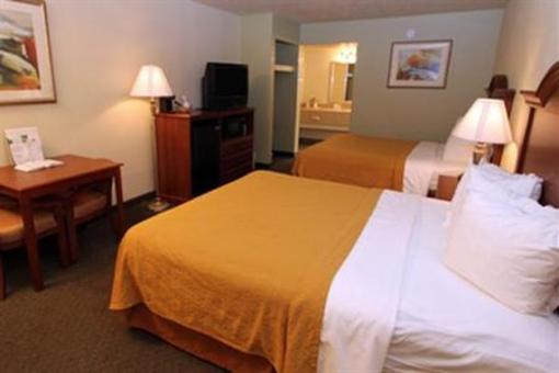 фото отеля Quality Inn & Suites at Dollywood Lane