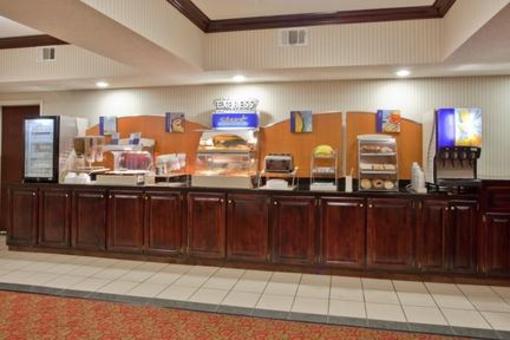 фото отеля Holiday Inn Express Milledgeville