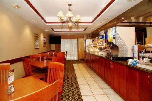 фото отеля Holiday Inn Express and Suites Cedar Rapids