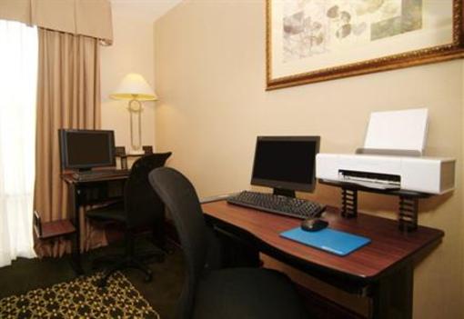 фото отеля Holiday Inn Express and Suites Cedar Rapids