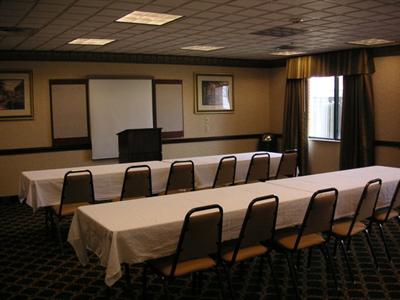 фото отеля Holiday Inn Express Hotel & Suites Youngstown North Lima