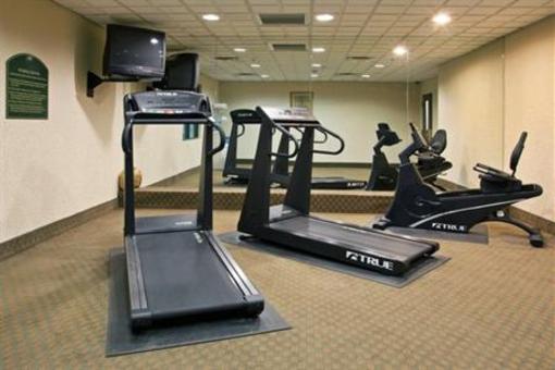 фото отеля Holiday Inn Express Hotel & Suites Youngstown North Lima