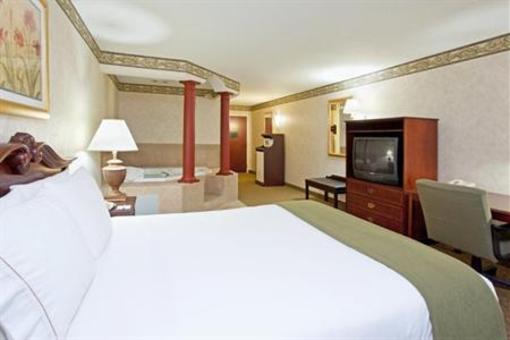 фото отеля Holiday Inn Express Hotel & Suites Youngstown North Lima