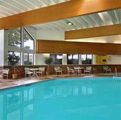 фото отеля Super 8 Motel Wisconsin Dells