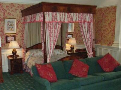 фото отеля Grims Dyke Hotel London