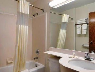 фото отеля Microtel Inn & Suites Oklahoma City MacArthur Rd