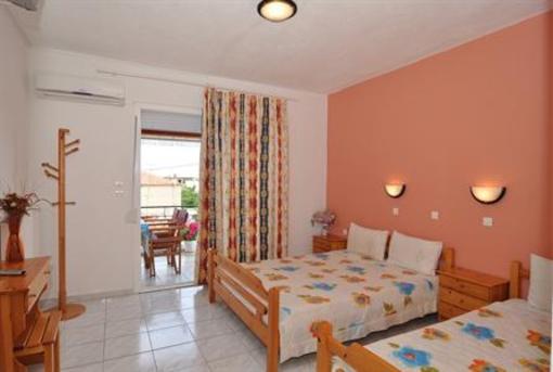фото отеля Family Hotel Studios Anny
