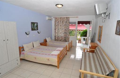 фото отеля Family Hotel Studios Anny
