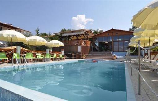 фото отеля Family Hotel Studios Anny