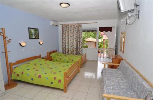 фото отеля Family Hotel Studios Anny