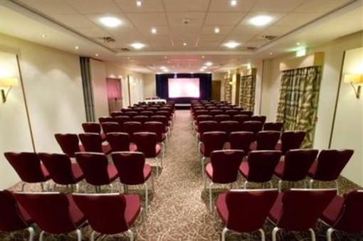 фото отеля Hilton Garden Inn North Luton
