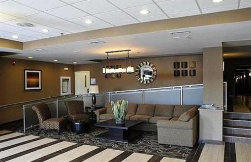фото отеля Holiday Inn Express Saugus Logan Airport