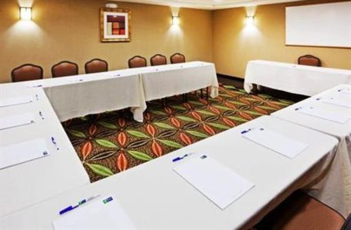 фото отеля Holiday Inn Express Saugus Logan Airport