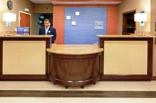 фото отеля Holiday Inn Express Saugus Logan Airport