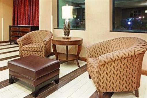 фото отеля Holiday Inn Express Saugus Logan Airport