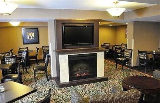 фото отеля Holiday Inn Express Saugus Logan Airport