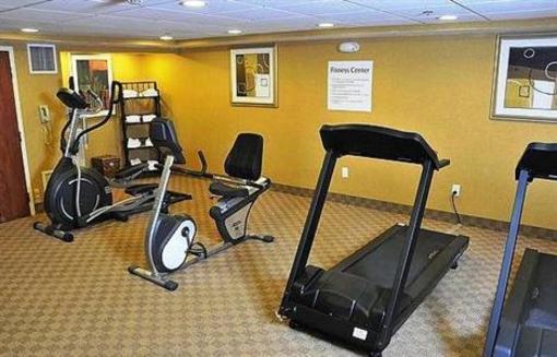 фото отеля Holiday Inn Express Saugus Logan Airport