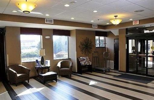 фото отеля Holiday Inn Express Saugus Logan Airport