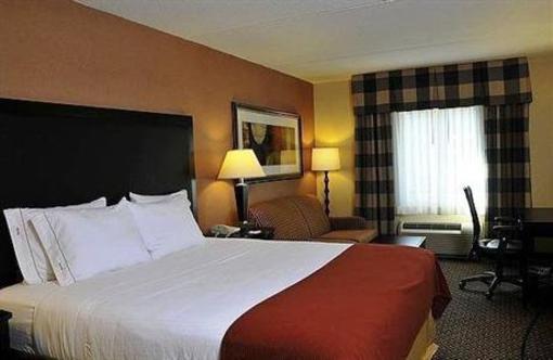 фото отеля Holiday Inn Express Saugus Logan Airport